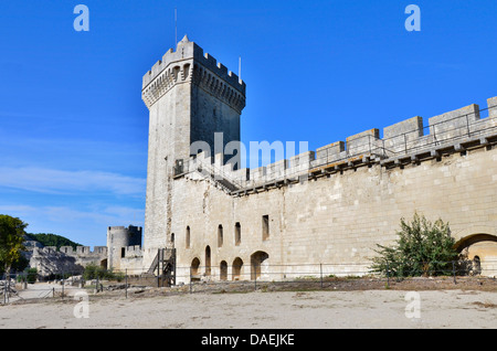 Die dreieckigen Turm des Schlosses Beaucaire, Südfrankreich Stockfoto