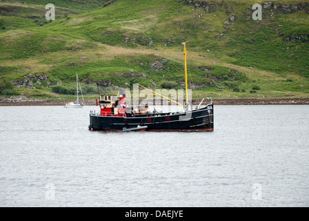 Dampf-Engined Clyde Puffer Boot Vic 32 bei Tighnabruaich Stockfoto