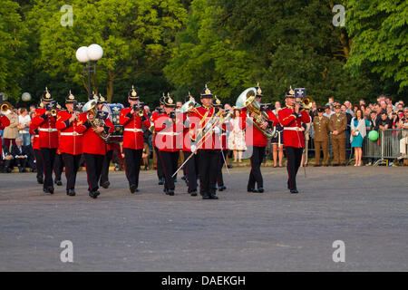 Die Band von der Prince Of Wales Division führt in einer Beating Retreat Zeremonie vor der grossen Haus, Rheindahlen Military Complex, Deutschland Stockfoto