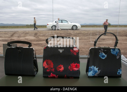 Prada Marfa ist eine Dauerausstellung Kunst-Installation in der Chihuahua-Wüste in der Nähe von West Texas Stadt von Marfa eingerichtet. Stockfoto