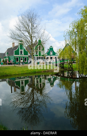 Eine schöne Ecke der alten holländischen Häuser und ihre Reflexion im Wasser Stockfoto