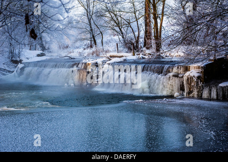 Wehr in Winter, Deutschland, Bayern, Isental Stockfoto