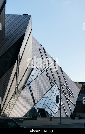 Libeskinds ist der Kristall - Royal Ontario Museum der Weltkultur und Naturgeschichte mit Sitz in Toronto, Ontario Stockfoto