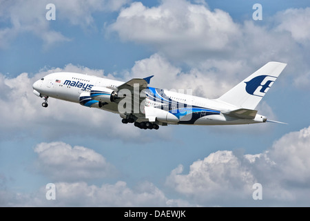 Ein Airbus A380 von Malaysia Airways am Abreisetag Stockfoto