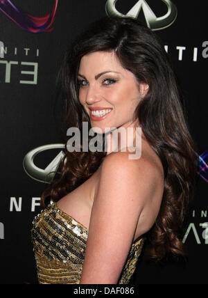 LOUISE CLIFFE INFINITI GATE LAUNCH PARTY COVENT GARDEN LONDON ENGLAND 11. Juli 2013 Stockfoto