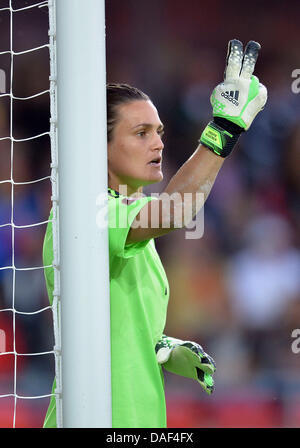 Torhüter Nadine Angerer Deutschland reagiert während der UEFA Women's EURO 2013 Gruppe B Fußballspiel zwischen Deutschland und den Niederlanden an der Växjö Arena in Växjö, Schweden, 11. Juli 2013. Foto: Carmen Jaspersen/dpa Stockfoto