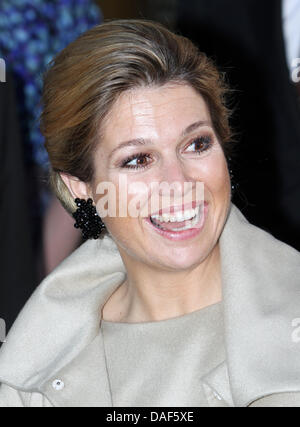 Prinzessin Maxima der Niederlande besucht die gute Geld-Gala der die Nationale Postleitzahl Loterij beim Museum Singer in Laren, Niederlande, 9. Februar 2011. Während das gute Geld Gala 75 erhalten Wohltätigkeitsorganisationen Geld von der Postleitzahl Loterij. Foto: Patrick van Katwijk Stockfoto