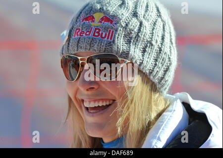 Lindsey Vonn aus den USA reagiert im Zielraum der Frauen Downhill Training bei der Ski-WM in Garmisch-Partenkirchen, Deutschland, 10. Februar 2011. Foto: Peter Kneffel Stockfoto