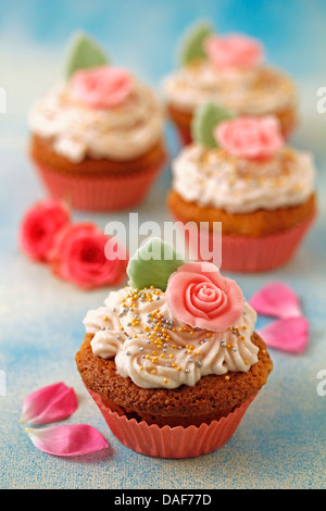 Rosen-Cupcakes. Rezept zur Verfügung. Stockfoto