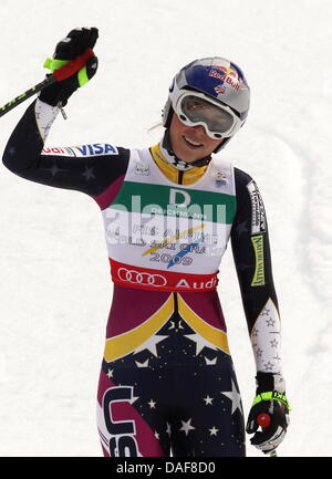 Lindsey Vonn aus den USA reagiert im Zielgelände für die Frauen Abfahrt bei der Ski-WM in Garmisch-Partenkirchen, Deutschland, 13. Februar 2011. Foto: Peter Kneffel Stockfoto