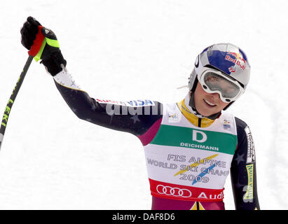 Lindsey Vonn aus den USA reagiert im Zielgelände für die Frauen Abfahrt bei der Ski-WM in Garmisch-Partenkirchen, Deutschland, 13. Februar 2011. Foto: Peter Kneffel Stockfoto