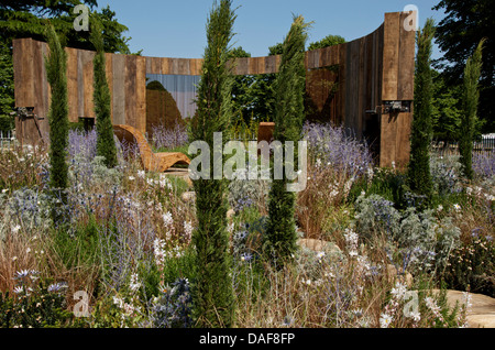 Ein Zimmer mit einem Blick Garten im RHS Hampton Court Palace Flower Show 2013 Stockfoto