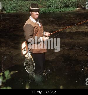 (Dpa-Datei) Ein undatiertes Datei Bild TV-Entertainer Peter Alexander, österreichischer Schauspieler und Sänger. Alexander, Schauspieler und Sänger, der eine Unterhaltung Befestigung wurde in Deutsch - peaking Europa aus den 1950er Jahren bis in die 1990er Jahre starb am 12. Februar 2011 in Wien im Alter von 84, sagte eine Sprecherin. Der Österreicher erschien in einigen 50 Filmen, vor allem in den 1950er und 60er Jahren, eine lange Reihe von Liedern getroffen hatte Stockfoto