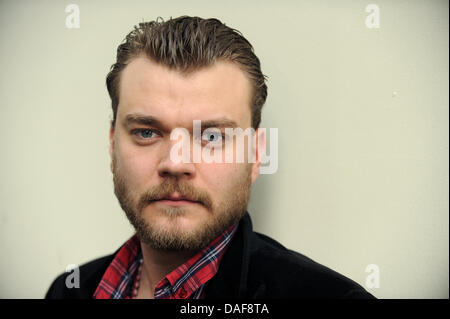 Dänischer Schauspieler Pilou Asbaek besucht die 61. Internationalen Filmfestspiele Berlin in Berlin, Deutschland, 14. Februar 2011. Asbaek hieß eines europäischen Filmen Shooting Stars von European Film Promotion. Foto: Jörg Carstensen Stockfoto