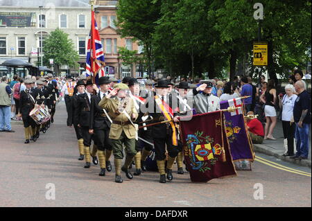 Belfast, Nordirland. 12. Juni 2013. Jährlichen 12. Juli feiern und Paraden der Oranier-Orden statt in Belfast und in ganz Nordirland. Der Tag erinnert an den Sieg von Wilhelm von Oranien über King James in der Schlacht am Boyne 1690. Bildnachweis: Andrew Chittock/Alamy Live-Nachrichten Stockfoto