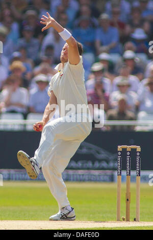 Nottingham, UK. 12. Juli 2013. Australiens Peter Siddle tagsüber bowling Spiel drei der ersten Investec Asche Test bei Trent Bridge Cricket Ground am 12. Juli 2013 in Nottingham, England. Bildnachweis: Mitchell Gunn/ESPA/Alamy Live-Nachrichten Stockfoto