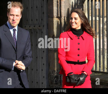 Englisch Prinz William besucht der University of St. Andrews als Schirmherr des 600. Annivarsary Appeal mit Miss Kate Middleton in St. Andrews, Schottland, 25. Februar 2011. Foto: RPE-Albert Nieboer Stockfoto