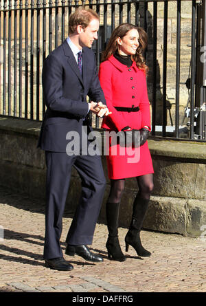 Englisch Prinz William besucht der University of St. Andrews als Schirmherr des 600. Annivarsary Appeal mit Miss Kate Middleton in St. Andrews, Schottland, 25. Februar 2011. Foto: RPE-Albert Nieboer Stockfoto