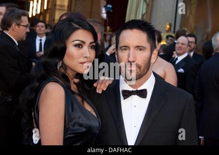 US-Musiker Trent Reznor und seine Frau Mariqueen Maandig kommen für die 83. Academy Awards, der Oscar-Verleihung in Los Angeles, USA, 27. Februar 2011. Foto: Hubert Boesl Stockfoto