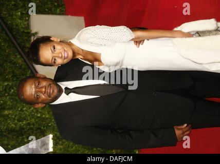 US-Schauspieler Forest Whitaker und seine Frau Keisha kommen bei der Vanity Fair Oscar Party im Sunset Tower in West Hollywood, Los Angeles, USA, am 27. Februar 2011. Foto: Hubert Boesl Stockfoto