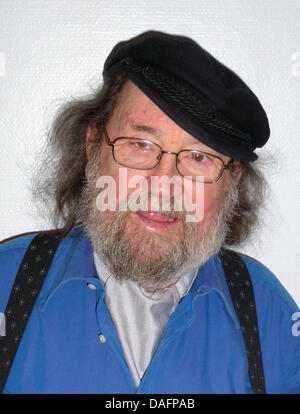 Mitglied der Irish folk Band "The Dubliners", Barney McKenna, im Bild vor einem Auftritt seiner Band in Hamburg, Deutschland, 3. Dezember 2011. Die Dubliners in Dublin gegründet 1962. Foto: Holger Kasnitz Stockfoto