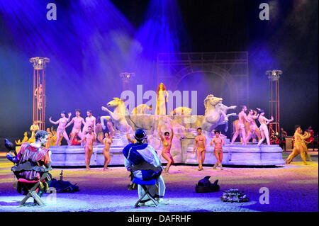 Eine Szene von der monumentalen Spektakel präsentiert "Ben Hur" in der Lanxess Arena in Köln, 10. Dezember 2011. Die Geschichte von Ben Hur erzählt die Abenteuer von Judah Ben-Hur, ein jüdischer Fürst und Kaufmann in Jerusalem zu Beginn des 1. Jahrhunderts, der Rache schwört. Ein Wagenrennen entscheidet sich zwischen richtig und falsch. Foto: Revierfoto Stockfoto