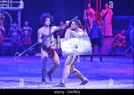 Eine Szene von der monumentalen Spektakel präsentiert "Ben Hur" in der Lanxess Arena in Köln, 10. Dezember 2011. Die Geschichte von Ben Hur erzählt die Abenteuer von Judah Ben-Hur, ein jüdischer Fürst und Kaufmann in Jerusalem zu Beginn des 1. Jahrhunderts, der Rache schwört. Ein Wagenrennen entscheidet sich zwischen richtig und falsch. Foto: Revierfoto Stockfoto