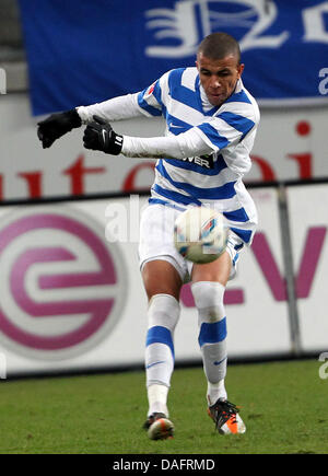 Fußball-2. Bundesliga, 18. Spieltag, MSV Duisburg - Karlsruher SC am Freitag (09.12..2011) in der Schauinsland-Arena in Duisburg. Der Duisburger Bruno Soares.   Foto: Roland Weihrauch Dpa/lnw Stockfoto