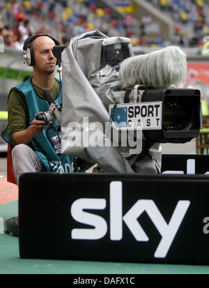 (Dpa-Datei) Ein Datei-Bild datiert 8. August 2009 von einem Kameramann des deutschen Pay-TV-Netzwerk "Luftraum" in München. Foto: Rolf Vennenbernd Stockfoto