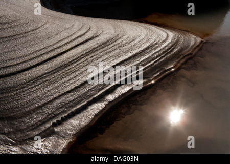 Abstrakte Muster im Sand von Selfoss Wasserfall - Vantnajokull Nationalpark - Nord-Island Stockfoto