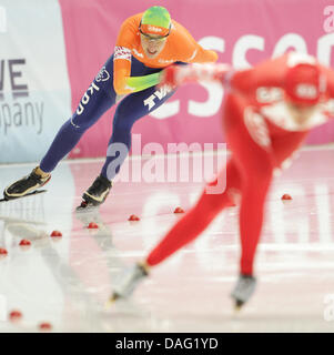 Das Bild zeigt die niederländischen Skater ioni Voorhuis konkurrieren in der 1500m Frauen-Rennen bei der Eisschnelllauf-Weltmeisterschaft in der Max Aicher Arena in Inzell, Bayern, Deutschland am 11. März 2011. FOTO: FRISO GENTSCH Stockfoto