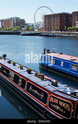 [schmale Boote] vertäut vor das Albert Dock, Liverpool Stockfoto