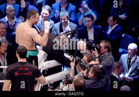 Urkainian-Schwergewichts-Champion Vitali Klitschko, WBC-Schwergewichts-Titel gewinnt Kampf Klitschko Vs Solis in Köln, Deutschland, 19. März 2011. Foto: Friso Gentsch Stockfoto