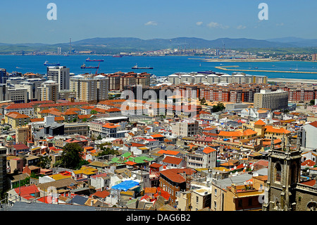 Blick auf die Stadt, dem spanischen Festland im Hintergrund, Gibraltar, Gibraltar Stockfoto