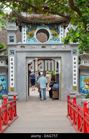 Eingangstor zum buddhistischen Tempel der Jade in Hanoi, Vietnam Stockfoto