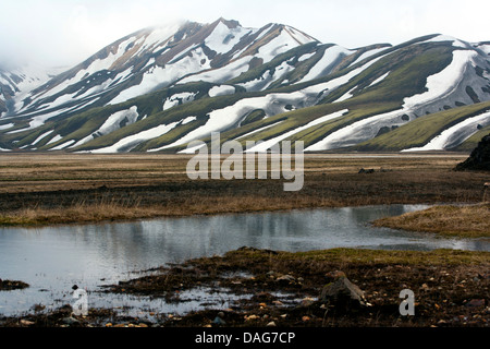 Schneebedeckte Berge in Landmannalaugar - Southern Island Stockfoto