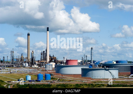 Öl-Raffinerie-Affinery in der Nähe von Milford Haven, Großbritannien, Wales, Pembrokeshire, Milford Haven Stockfoto