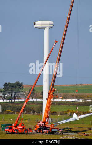 Windkraftanlage unter Wartung, Vereinigtes Königreich, Wales Stockfoto