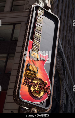 Hard Rock Cafe Sign in Times Square, New York City, USA 2011 Stockfoto