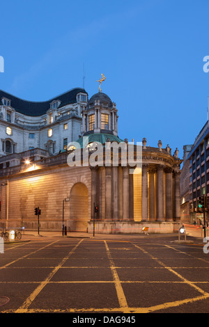 Die Bank of England, aus dem Augenwinkel Moorgate, Lothbury und des Prinzen Street, City of London, England Stockfoto