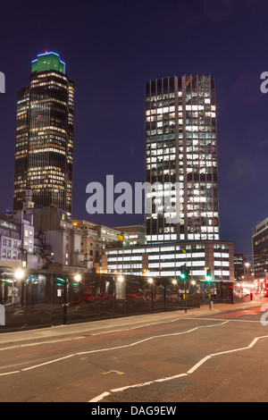 Kamille-Straße in der Nacht das Finanzviertel, The City of London, England Stockfoto