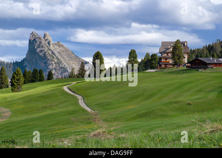 Blick vom Zwischensprint auf Herrstein Gruppe mit Weisslahnsattel, Italien, Südtirol, Dolomiten Stockfoto