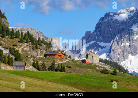 Zwischensprint mit Blick auf Duerrenstein und Kabine, Italien, Südtirol, Dolomiten, Naturpark Fanes-Sennes-Prags Stockfoto