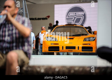 Chichester, UK. 12. Juli 2013. Ein Mclaren F1 erscheint bei Tag1 von dem 2013 Goodwood Festival of Speed auf dem Gelände des Goodwood House. Bildnachweis: Action Plus Sport Bilder/Alamy Live News Stockfoto