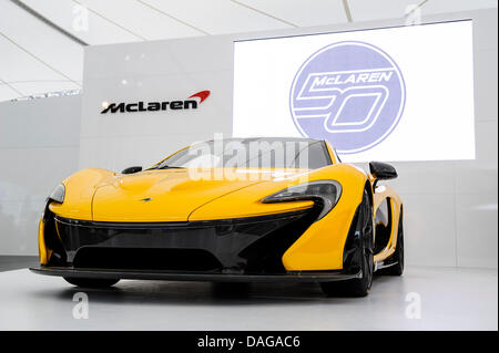 Chichester, UK. 12. Juli 2013. McLaren Fahrer neue P1 Hypercar ist bei Tag1 von dem 2013 Goodwood Festival of Speed auf dem Gelände des Goodwood House angezeigt. Bildnachweis: Action Plus Sport Bilder/Alamy Live News Stockfoto