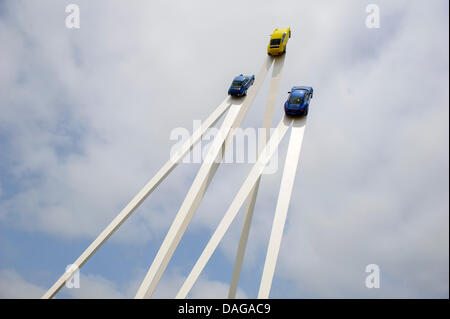 Chichester, UK. 12. Juli 2013. Ein Porsche 911 Statue vor dem Haus bei Tag1 von dem 2013 Goodwood Festival of Speed auf dem Gelände des Goodwood House 50 Jahre. Bildnachweis: Action Plus Sport Bilder/Alamy Live News Stockfoto