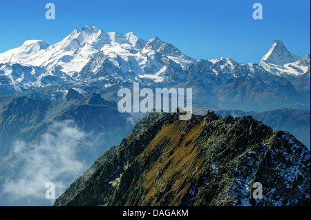 Blick von der Egishorn bei der Monte-Rosa-Gruppe (links) und Mattehorn (rechts), Goms, Oberwallis, Wallis, Schweiz Stockfoto