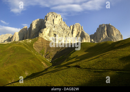 Blick vom Forcla di Rodella zum Langkofel Gruppe, Grohmannspitze, Fuenffingerspitze, Langkofel im Morgenlicht, Italien, Dolomiten Stockfoto