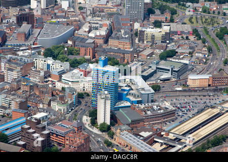 Luftaufnahme von LEICESTER Stadtzentrum als Wegweiser blau lackierten PREMIER INN HOTEL IN St. Georges Stockfoto