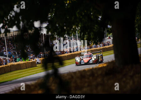 Chichester, UK. 12. Juli 2013. 12.07.2013 Chichester, England. Nick Heidfeld fährt die #151 Rebellion Lola-Toyota B12/60 LMP1-Auto vom diesjährigen Le Mans während Tag1 von dem 2013 Goodwood Festival of Speed auf dem Gelände des Goodwood House. Bildnachweis: Action Plus Sport Bilder/Alamy Live News Stockfoto